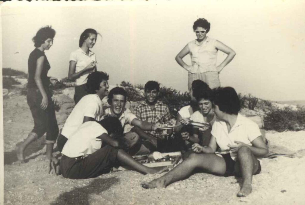 נוסעים לים | צלם: לא ידוע